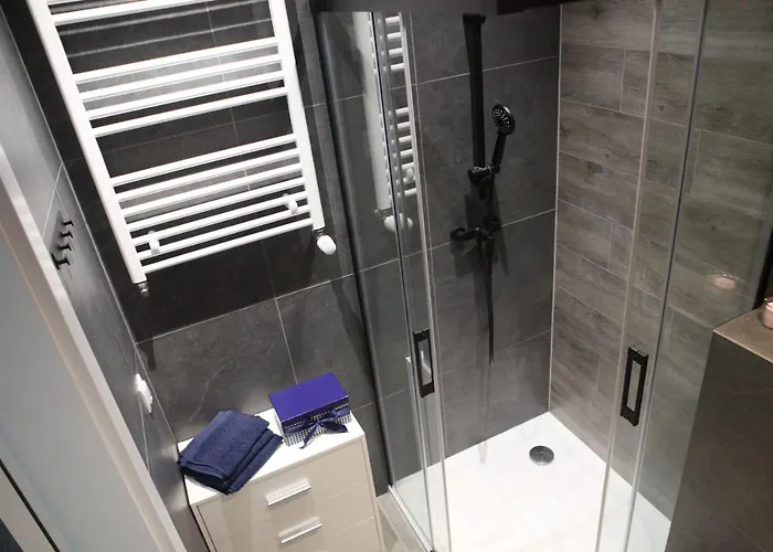 Szafirowy * زارجيتشه